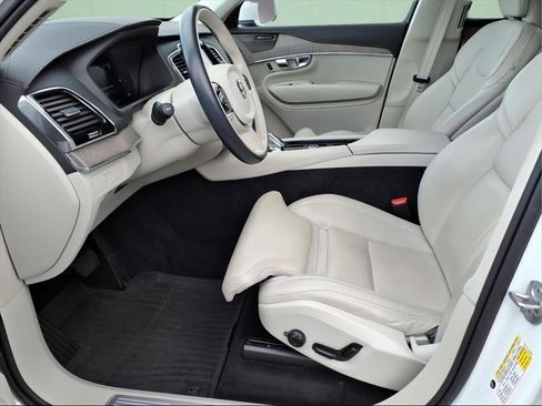 Used 2023 Volvo XC90 B6 Ultimate w/ Lounge Package image 11
