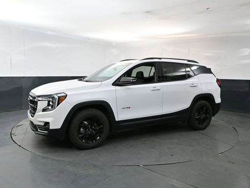 Used 2023 GMC Terrain AT4 AWD/4WD image 2