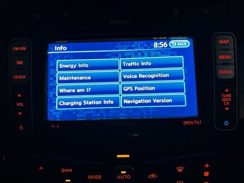 Used 2015 Nissan Leaf SV FWD image 64