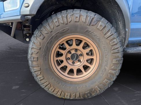 Used 2019 Ford F150 Raptor w/ Equipment Group 802A Luxury AWD/4WD image 14