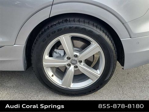 Used 2019 Audi e-tron Premium Plus image 16