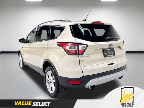 Used 2017 Ford Escape SE w/ SE Leather Comfort Package FWD image 8