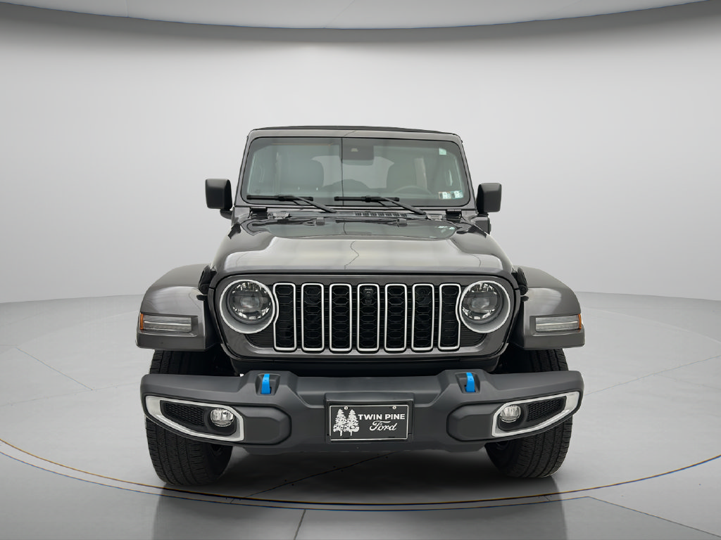 Used 2024 Jeep Wrangler Unlimited Sahara w/ Technology Group AWD/4WD image 2