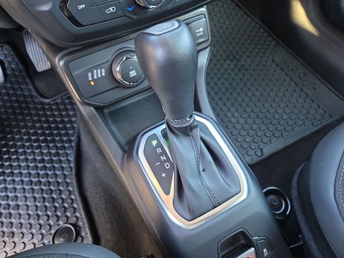 Certified 2023 Jeep Renegade Latitude AWD/4WD image 28