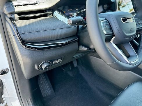 New 2026 Jeep Compass Latitude image 13