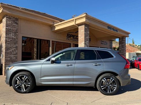 Used 2020 Volvo XC60 T6 Momentum image 3