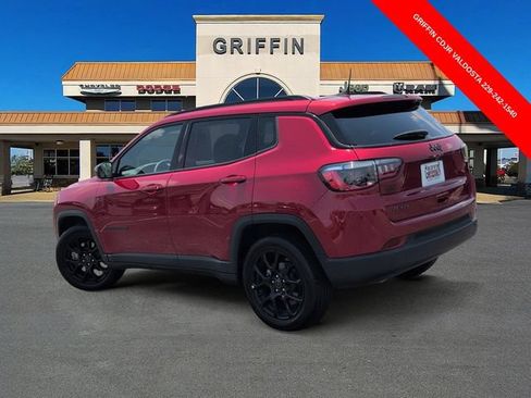 Used 2025 Jeep Compass Latitude w/ Convenience Group AWD/4WD image 9
