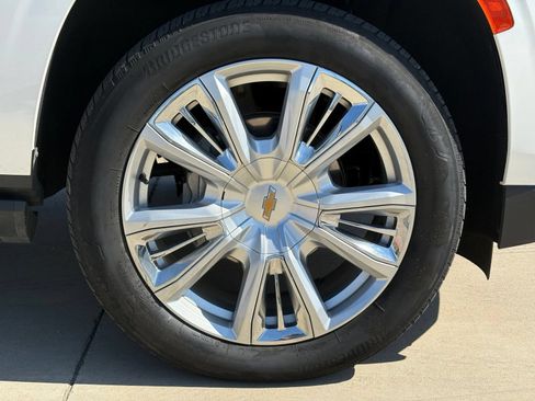 Used 2023 Chevrolet Suburban High Country AWD/4WD image 10