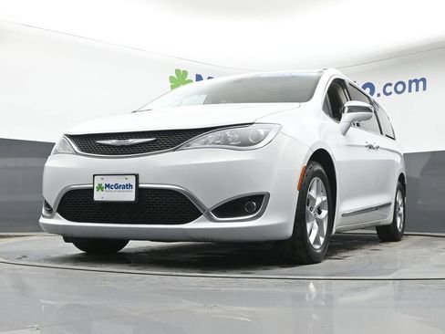Used 2020 Chrysler Pacifica Limited image 6