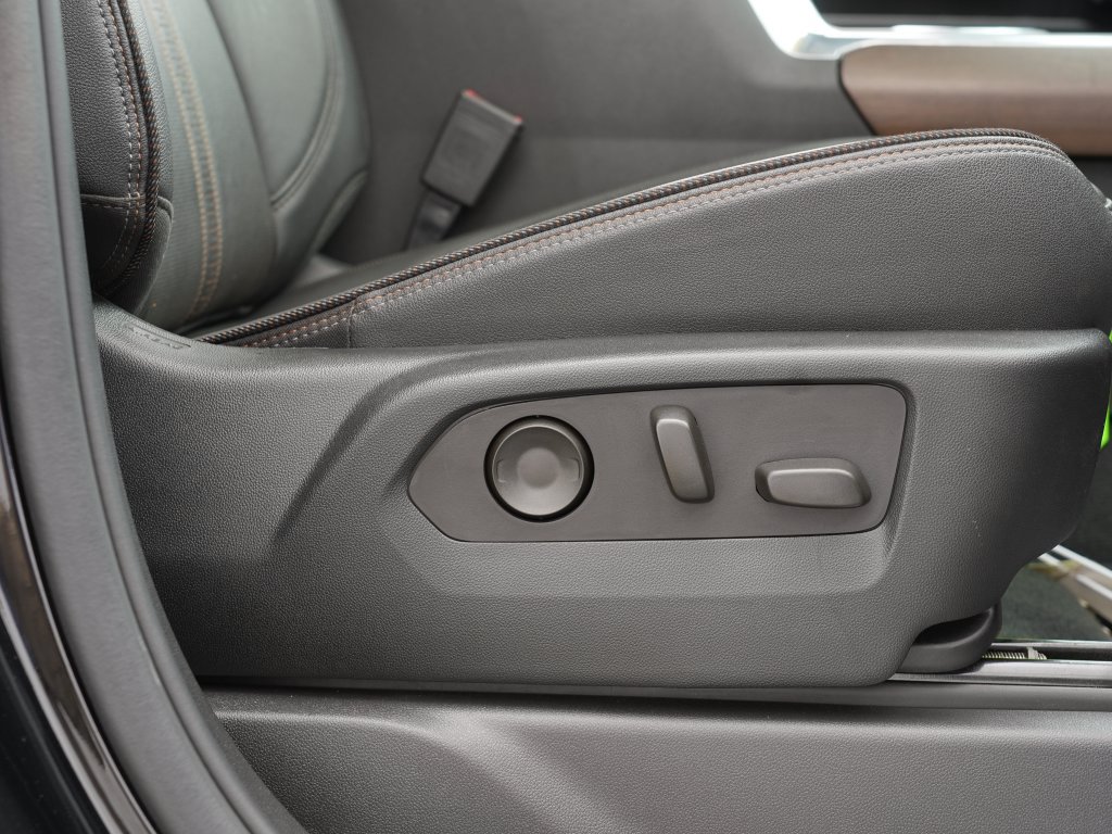 Used 2024 Chevrolet Silverado 3500 High Country w/ High Country Premium Package AWD/4WD image 32