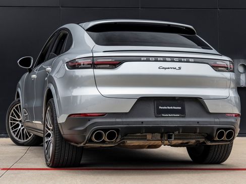 Certified 2021 Porsche Cayenne S AWD/4WD image 3