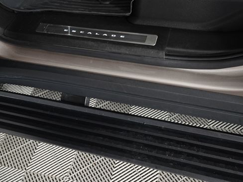 Used 2025 Cadillac Escalade Sport Platinum w/ LPO, ONYX Package image 19