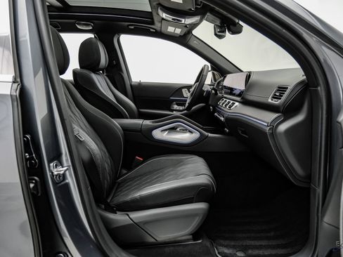 Used 2024 Mercedes-Benz Maybach GLS 600 4MATIC image 60