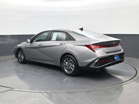 Certified 2024 Hyundai Elantra SEL FWD image 8
