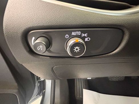 Used 2025 Chevrolet Malibu LT FWD image 18
