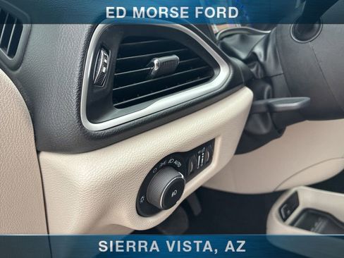 Used 2024 Chrysler Pacifica Touring-L FWD image 31