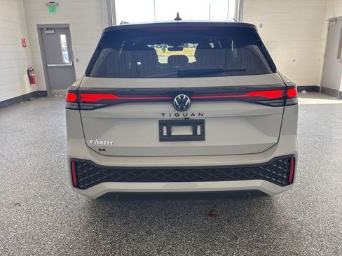 New 2026 Volkswagen Tiguan SE R-Line FWD image 4