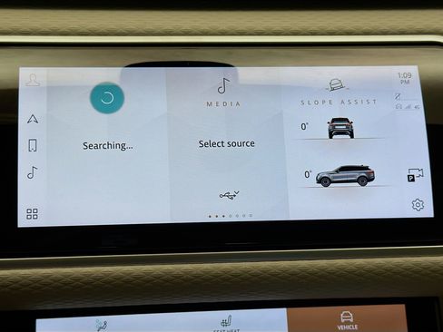 Used 2023 Land Rover Range Rover Velar R-Dynamic S AWD/4WD image 9