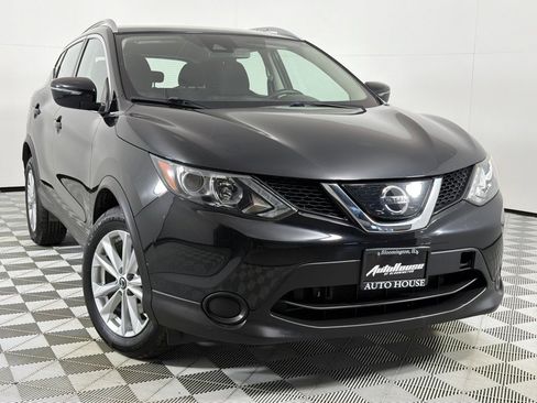 Used 2019 Nissan Rogue Sport SV image 2