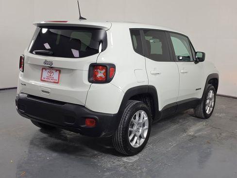 Used 2023 Jeep Renegade Latitude AWD/4WD image 6