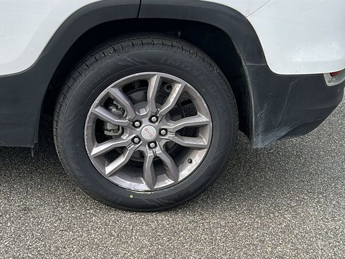 Used 2023 GMC Terrain SLT image 12