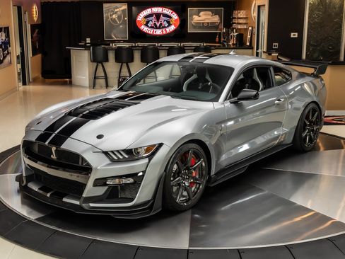 Used 2020 Ford Mustang Shelby GT500 w/ Carbon Fiber Track Pack RWD image 5