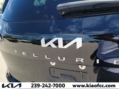 Certified 2024 Kia Telluride EX w/ EX Captain's Chair Package FWD image 10