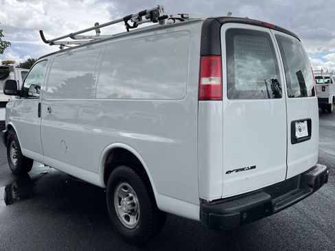 Used 2018 Chevrolet Express 2500 w/ Driver Convenience Package RWD image 7