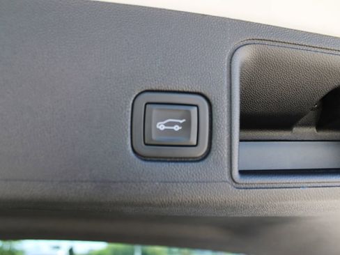 Used 2023 GMC Terrain SLT AWD/4WD image 36