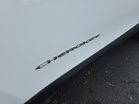 Used 2020 Jeep Cherokee Latitude Plus w/ Cold Weather Group image 60