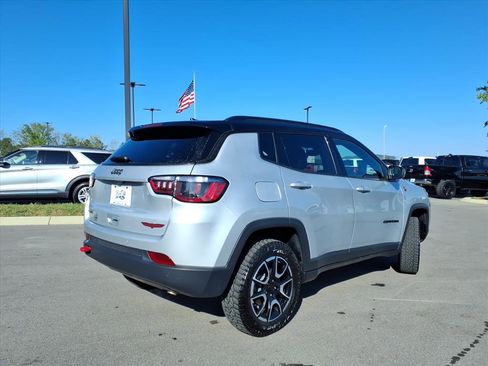 Used 2024 Jeep Compass Trailhawk image 3