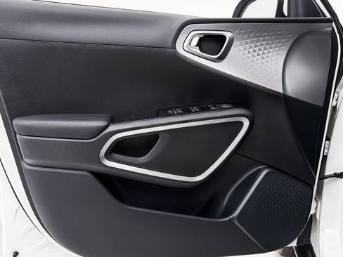 Certified 2025 Kia Soul LX FWD image 15