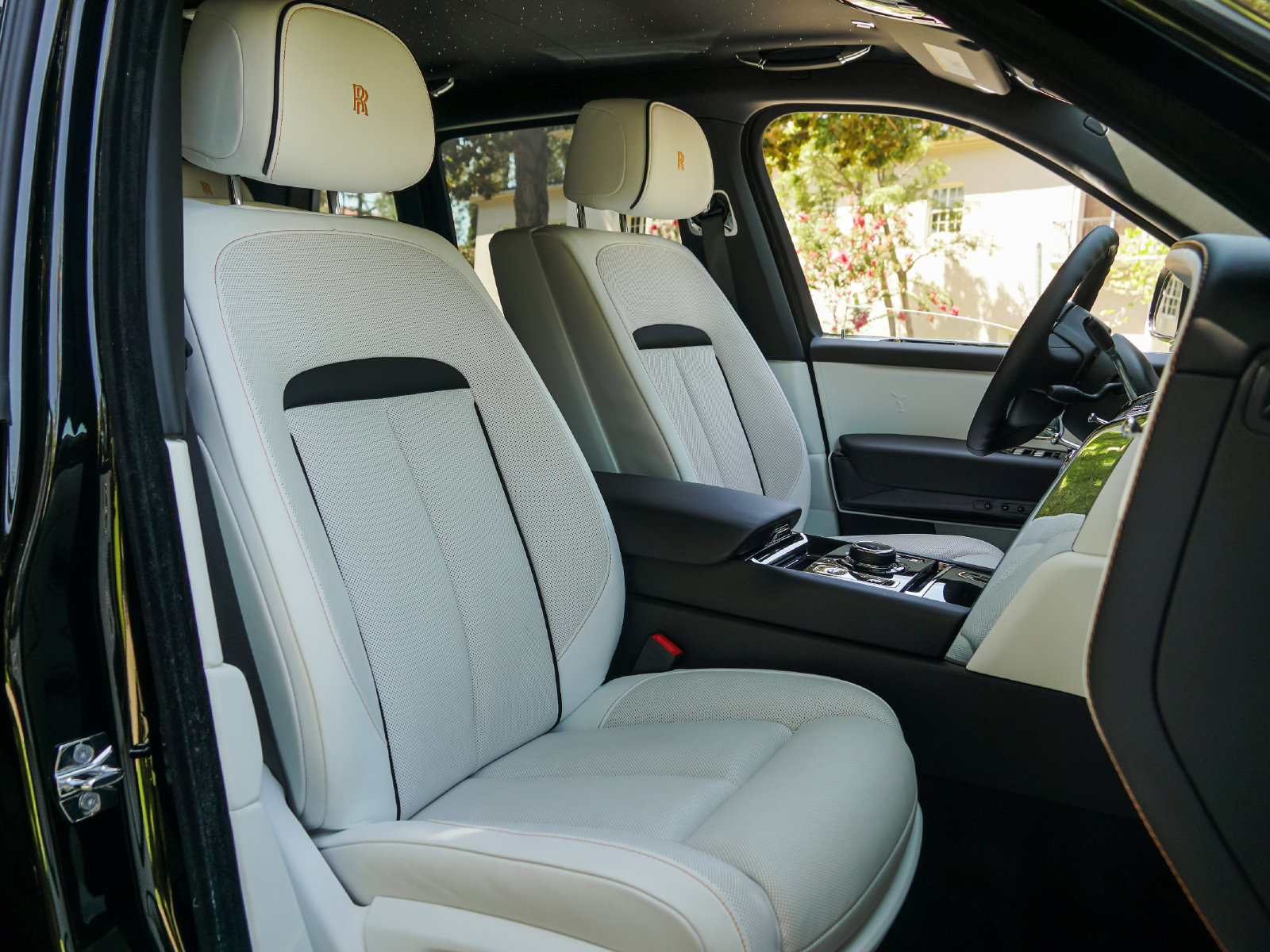 Certified 2024 Rolls-Royce Cullinan w/ Cullinan Package AWD/4WD image 29