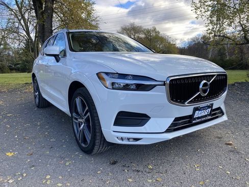 Used 2021 Volvo XC60 T5 Momentum w/ Premium Package AWD/4WD image 9