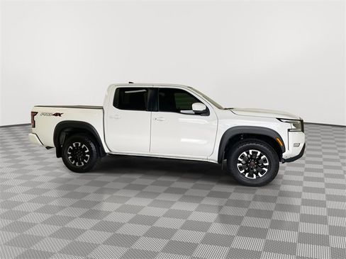 Used 2022 Nissan Frontier PRO-4X image 12