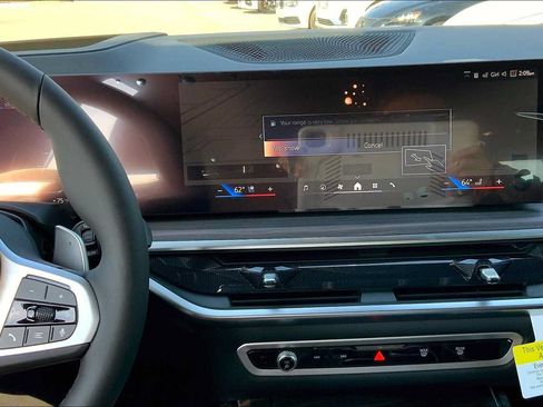 Used 2025 BMW X7 xDrive40i w/ M Sport Package AWD/4WD image 6