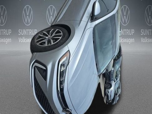 Used 2025 Volkswagen Jetta SE w/ Sunroof Package image 3