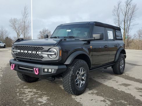 Used 2023 Ford Bronco Badlands image 3