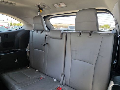 Used 2022 Toyota Highlander XLE FWD image 11