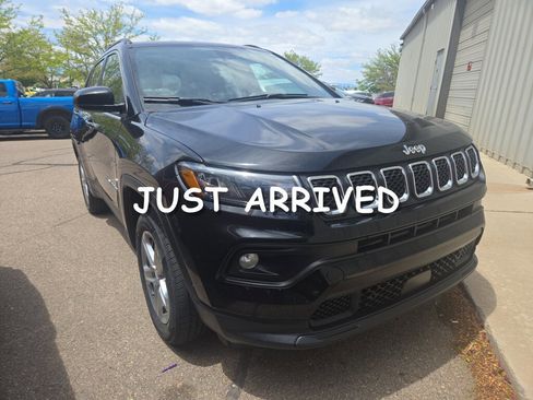 Used 2024 Jeep Compass Latitude AWD/4WD image 1