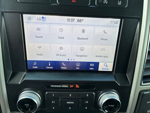 Used 2020 Ford F150 Lariat w/ Equipment Group 502A Luxury AWD/4WD image 12