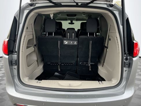 Used 2018 Chrysler Pacifica Touring Plus w/ Tire & Wheel Group FWD image 30
