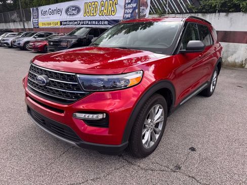 Certified 2023 Ford Explorer XLT w/ Equipment Group 202A AWD/4WD image 1