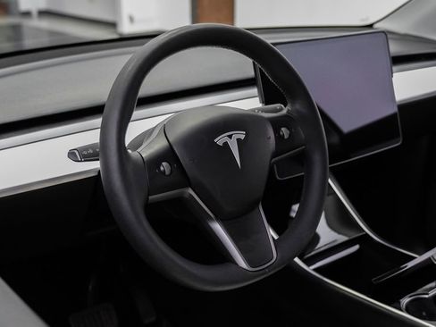 Used 2021 Tesla Model Y Long Range AWD/4WD image 17