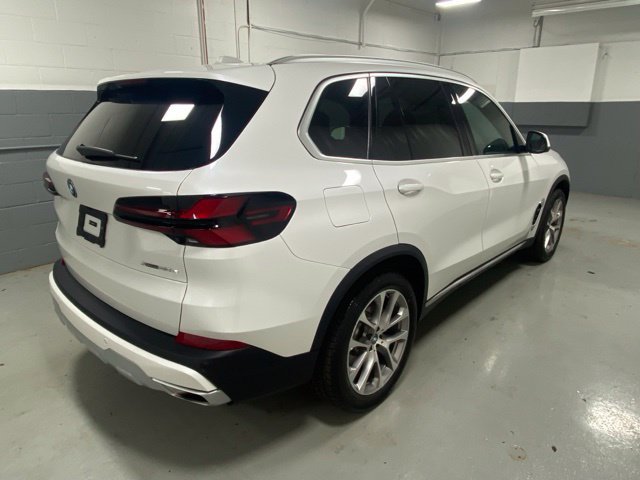 Used 2024 BMW X5 xDrive50e w/ Premium Package AWD/4WD image 3
