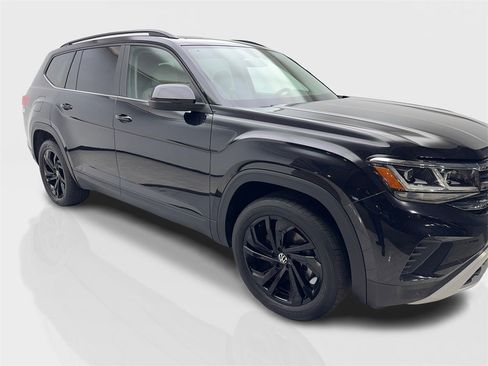 Used 2023 Volkswagen Atlas SE w/ Panoramic Sunroof Package image 12