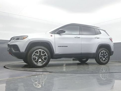Used 2024 Jeep Compass Trailhawk w/ Sun and Sound Group AWD/4WD image 47