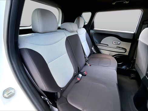 Used 2019 Kia Soul FWD image 19