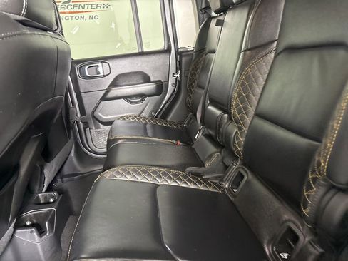 Used 2021 Jeep Gladiator Overland image 23