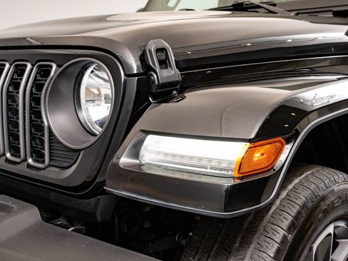 Used 2024 Jeep Wrangler Unlimited AWD/4WD image 14